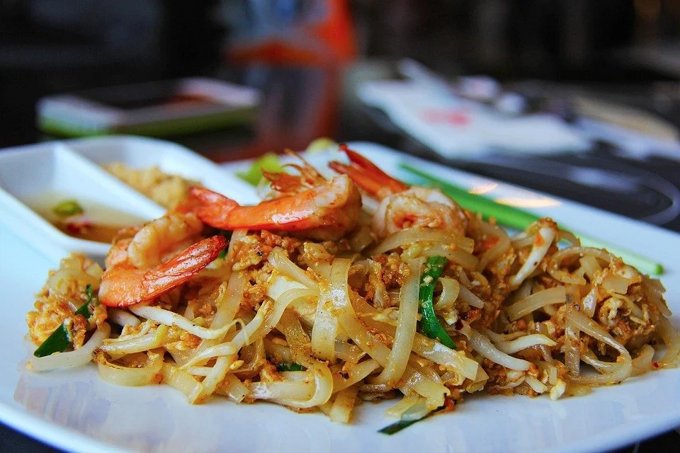 Gebratene Reisnudeln aus dem Wok